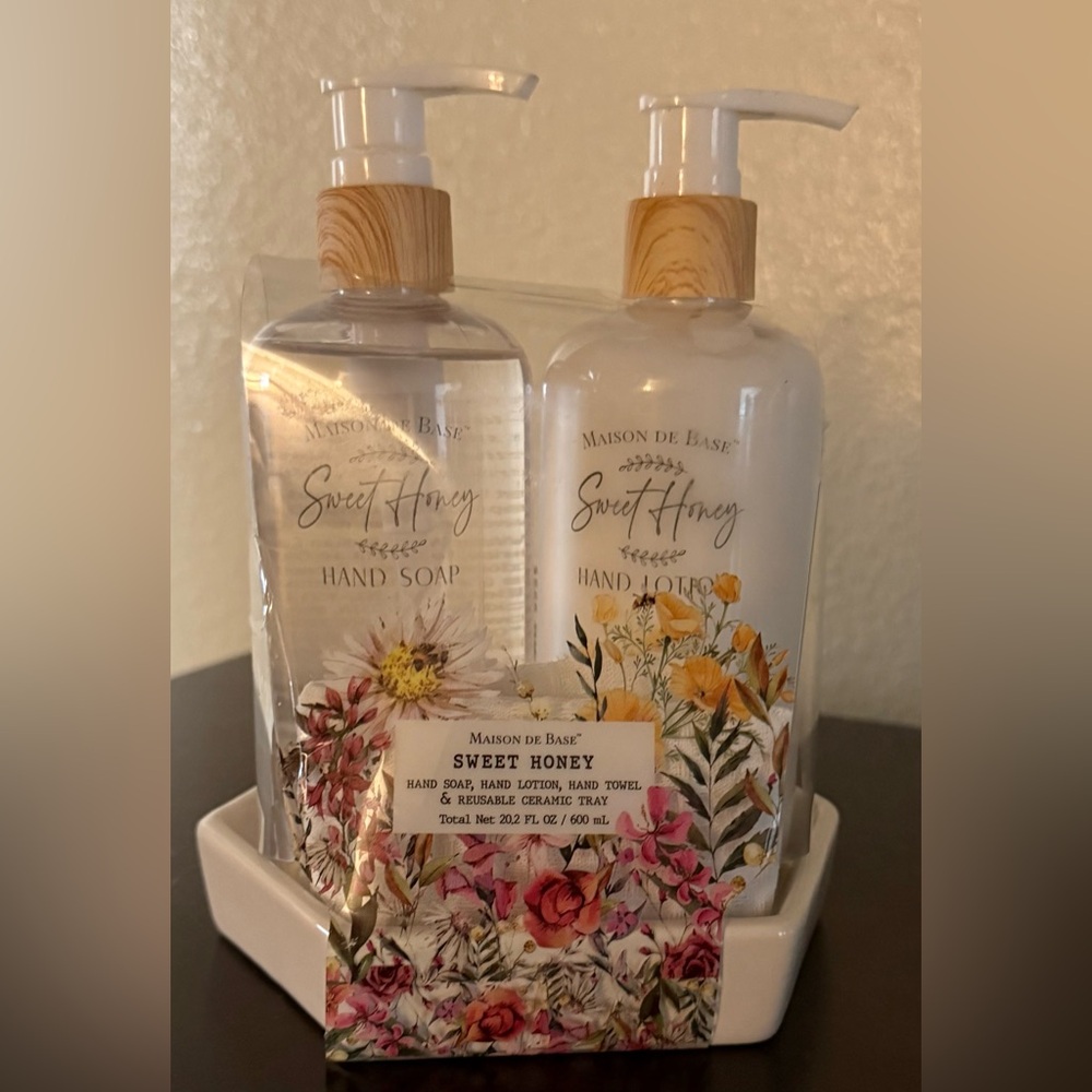 Maison de Base Sweet Honey Hand Soap & Lotion Gift Set with Ceramic Tray - Picture 2 of 4